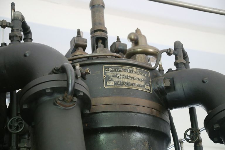 Read more about the article Top Safety Practices When Working With Industrial Vacuum Systems