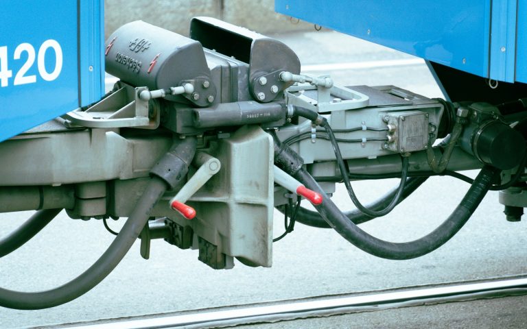 Read more about the article Common Mistakes Companies Make When Choosing Vacuum Equipment